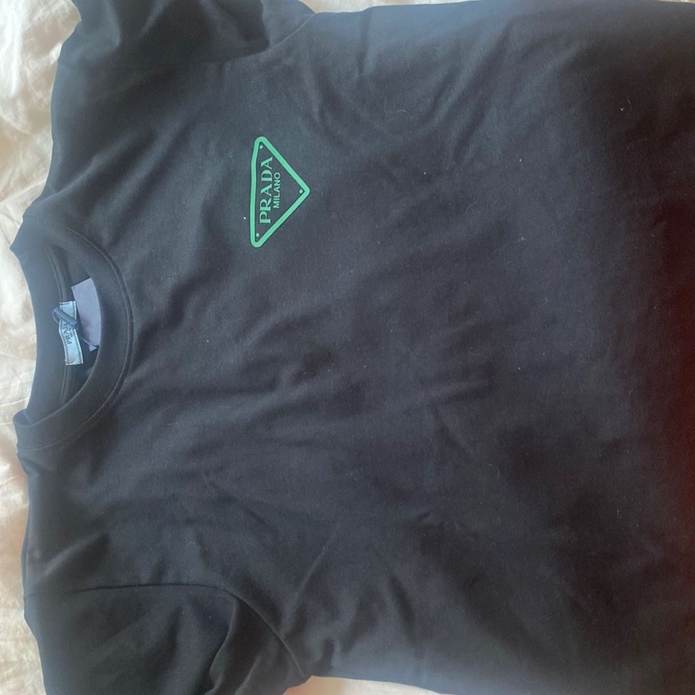 Men’s gucci shirt size medium.